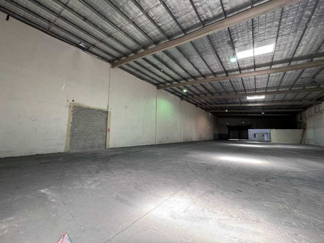 Ground floor large empty industrial space high ceiling Costa del Este Panama