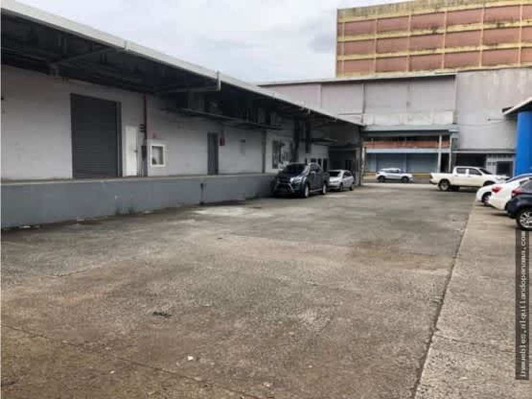 View of commercial warehouse with entry gate and parking lot in La Cresta Panama City