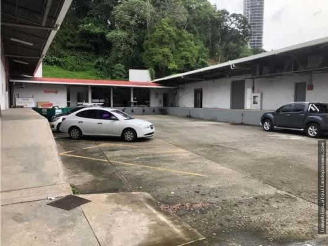 Warehouse exterior showing parking lot loading dock and gated access in El Carmen Panama