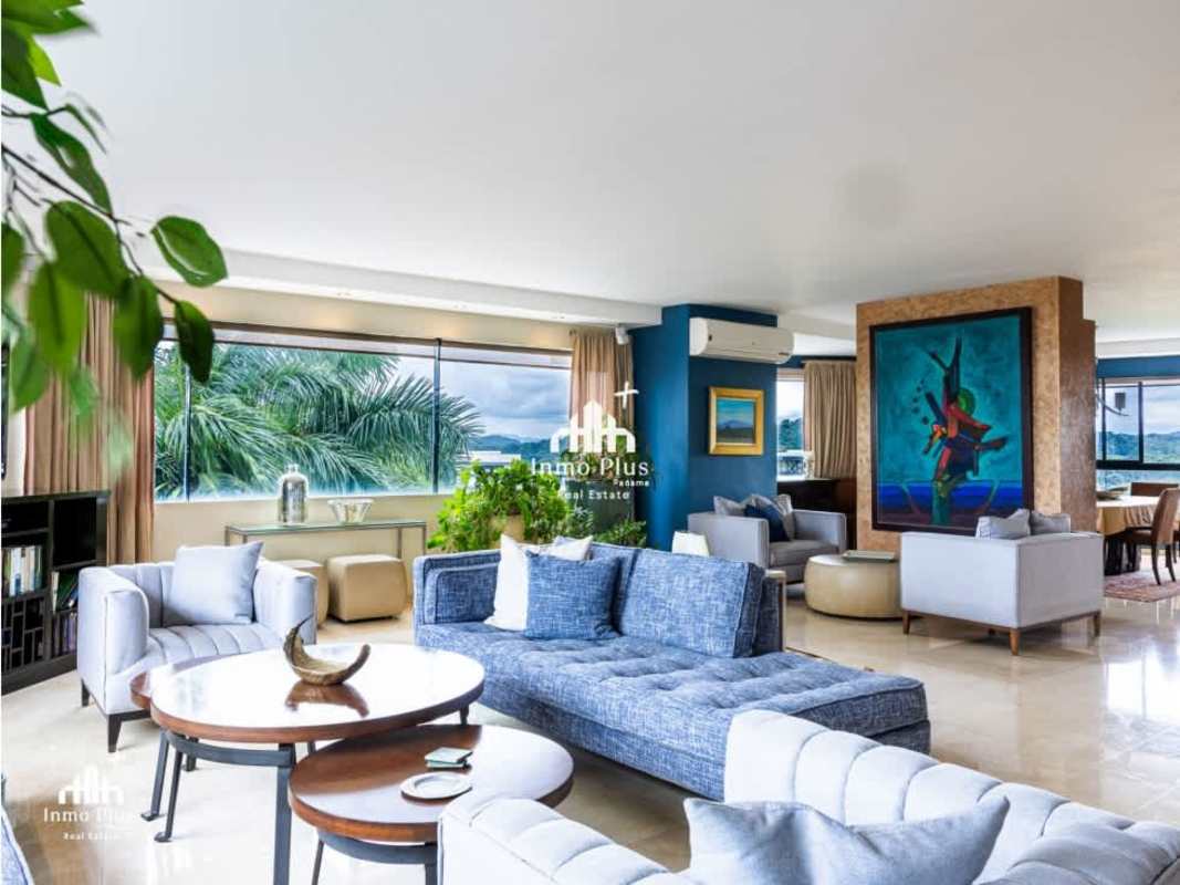 Gourmet kitchen with granite countertops, mosaic backsplash and modern appliances at PH Elite Bella Vista Panama