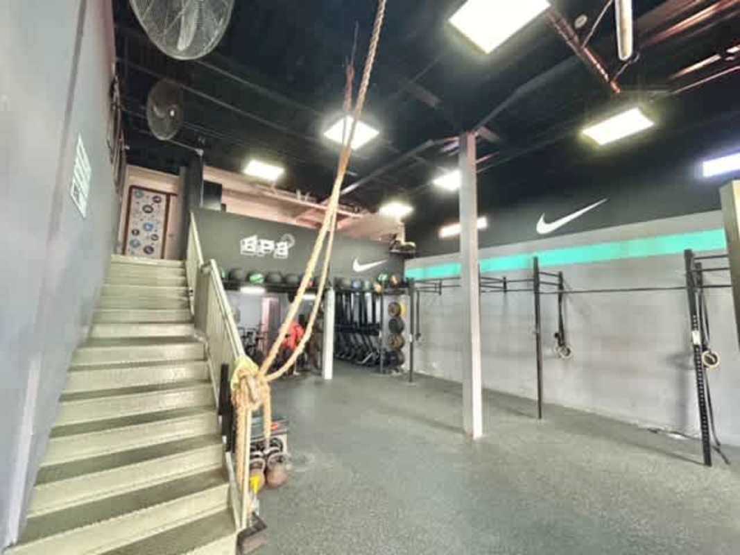 Industrial gym with pull-up bars, rubber flooring, workout equipment in commercial rental San Francisco Panama