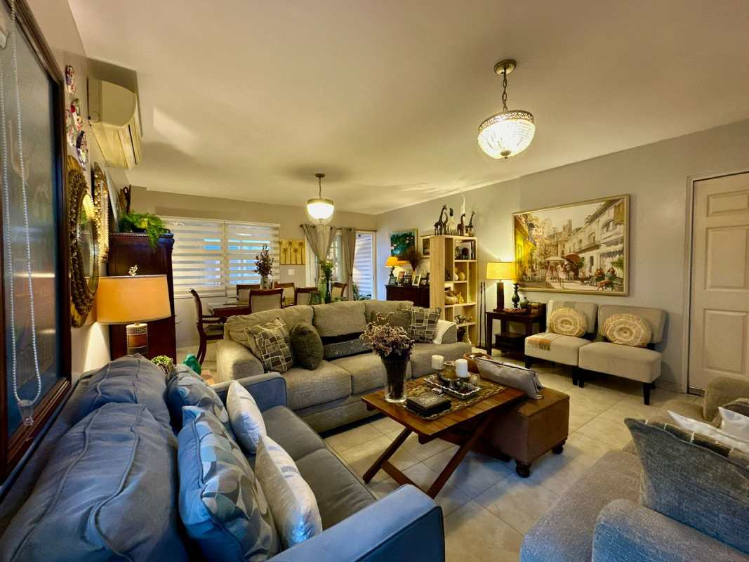 Spacious master bedroom with walk-in closet and ensuite in Villas del Golf Panama