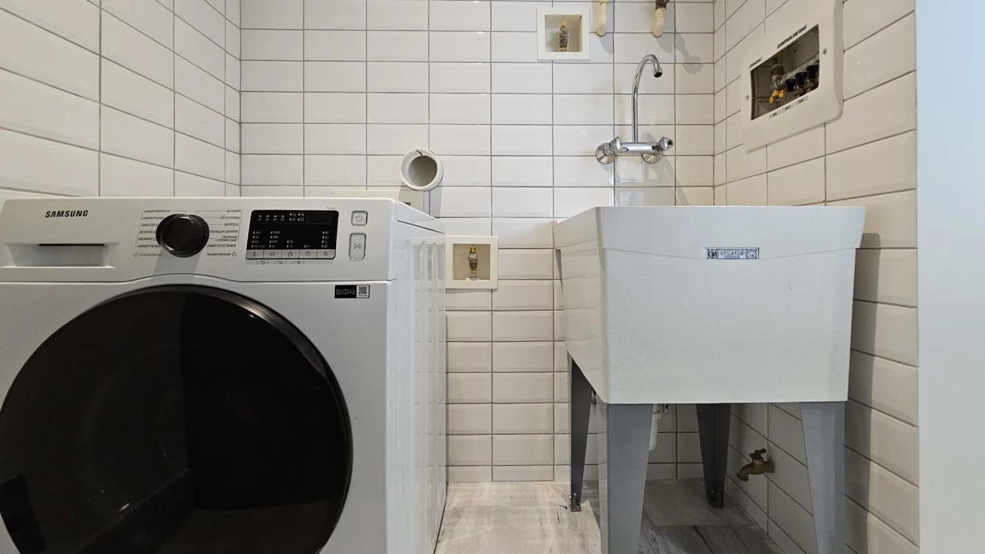 Laundry room with appliances and utility sink PH BICSA Avenida Balboa Panama City