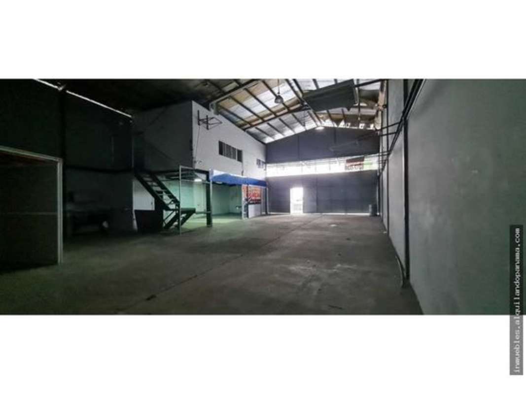 Industrial warehouse with mezzanine space for office setup in Rio Abajo area Panama City