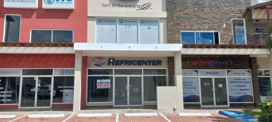 Storefront unit with glass doors and parking view in Plaza Pérgolas Las Lajas Coronado