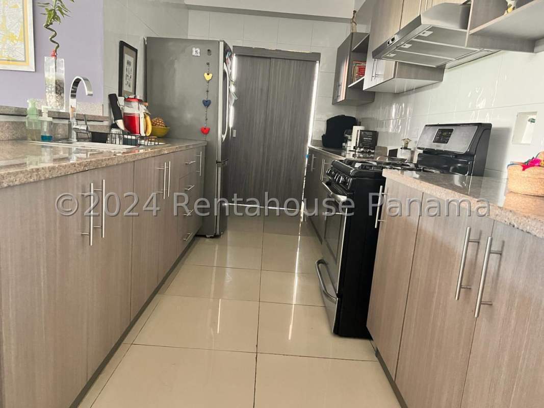 Bedroom in PH Cangrejo Bay with workspace, large windows and city views, El Cangrejo Panama