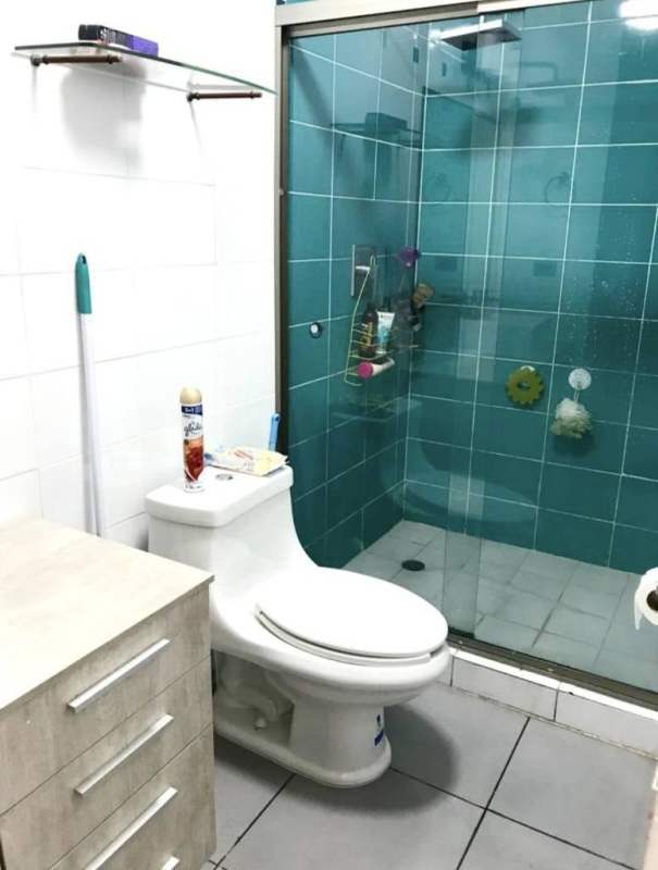 Bedroom with twin beds, split AC, and wardrobe at PH El Cangrejo City Center, Panama