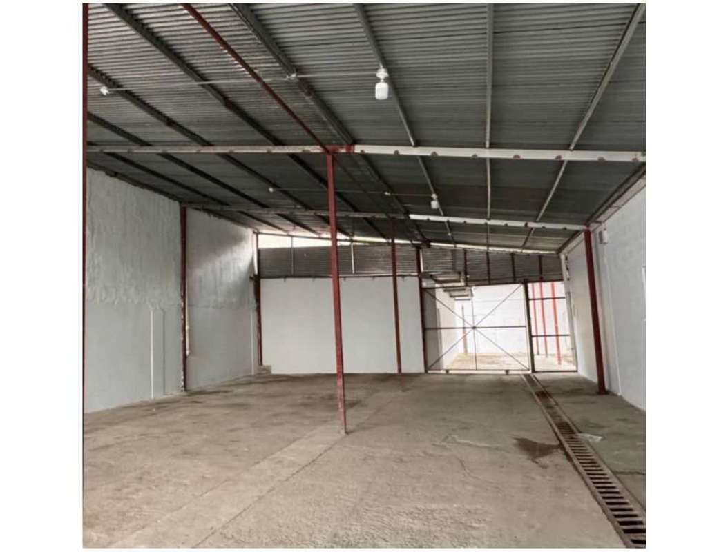 Large commercial yard with enclosed warehouse offices in Panama