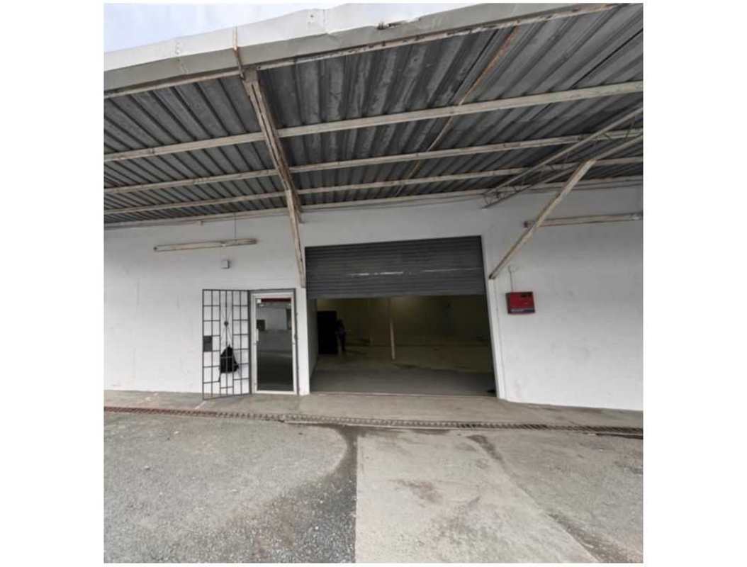 Covered warehouse loading dock area 24 de Diciembre Panama