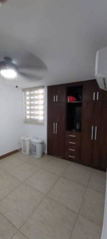 Master bedroom built-in closet window natural light tiled floor PH Terraza del Rey Altos de Panama