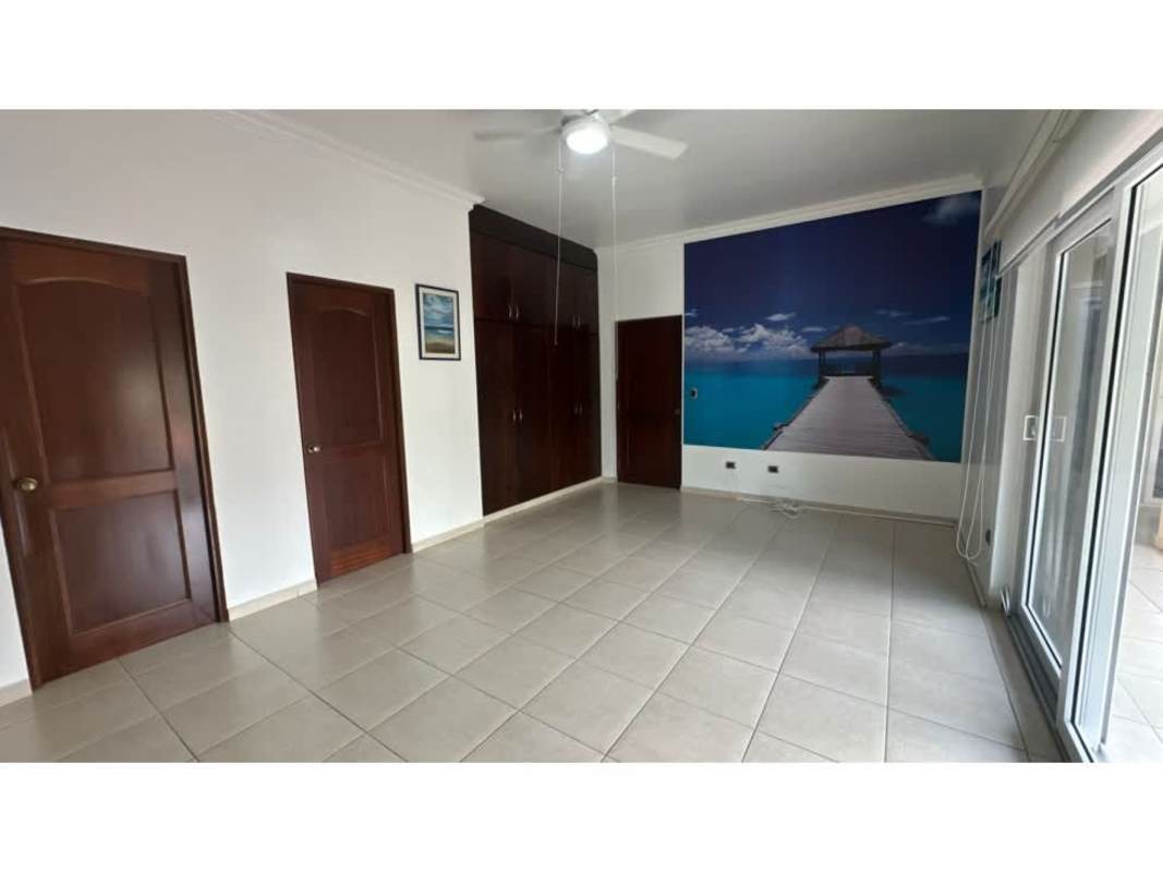 Mediterranean style pool and jacuzzi in quiet exclusive gated home Panama