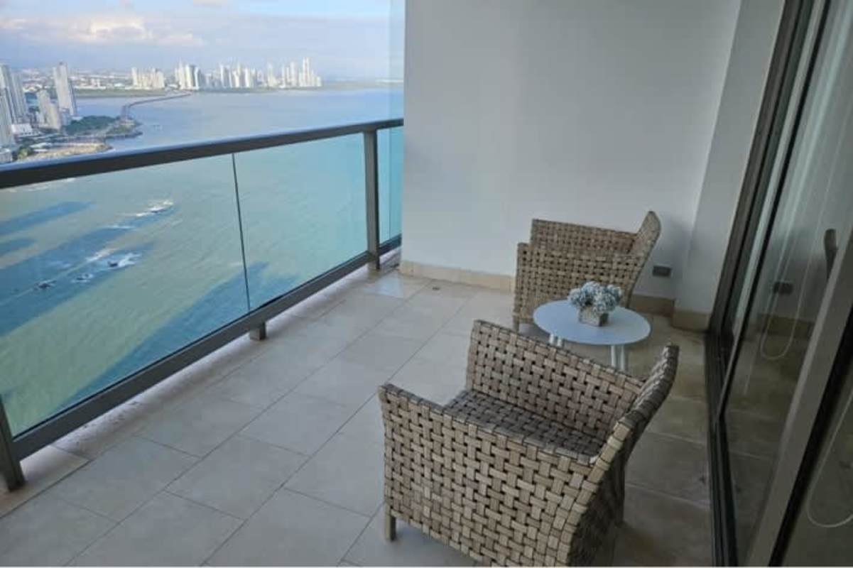 Luxury master bedroom with central air conditioning and ocean view in PH TOC Panama City