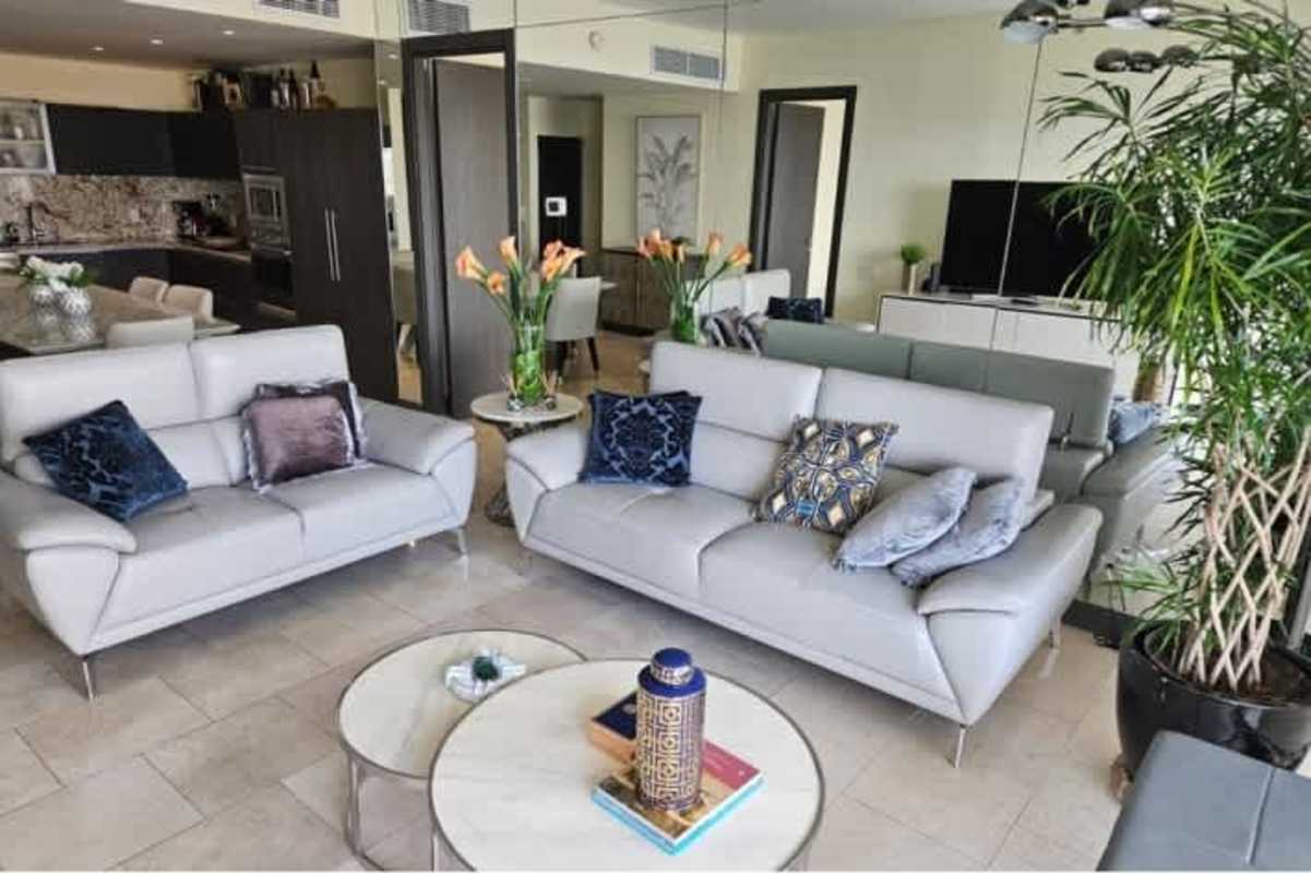 Modern open kitchen with granite surfaces and stainless appliances in PH TOC apartment Punta Pacifica