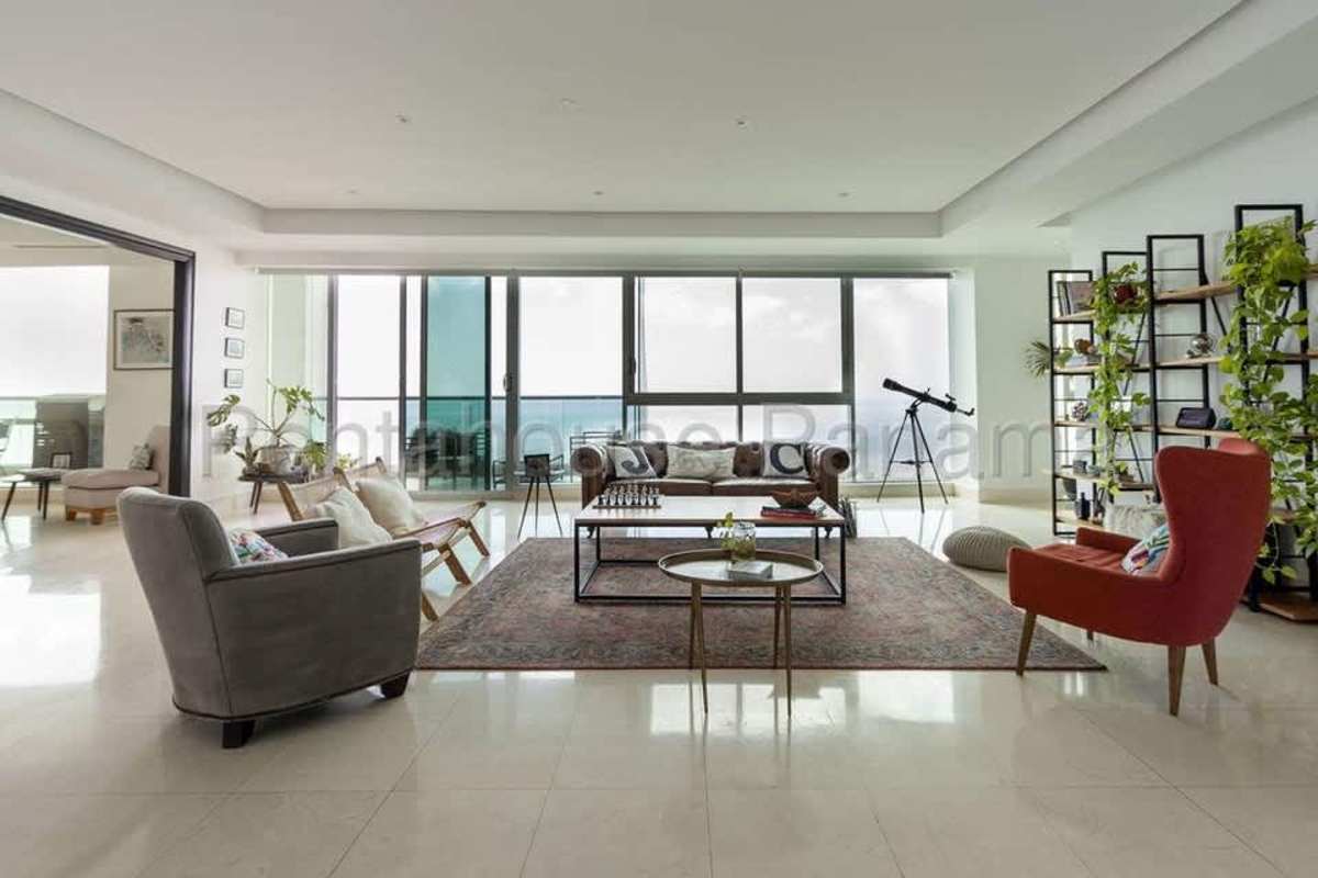 Private balcony with panoramic Pacific Ocean view PH Ocean One Costa del Este