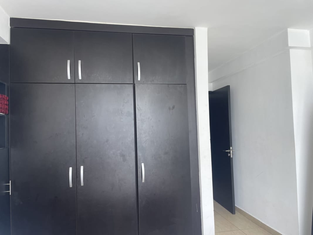 Spacious secondary bedroom with large built-in wardrobe in PH Vista Park Towers Panama