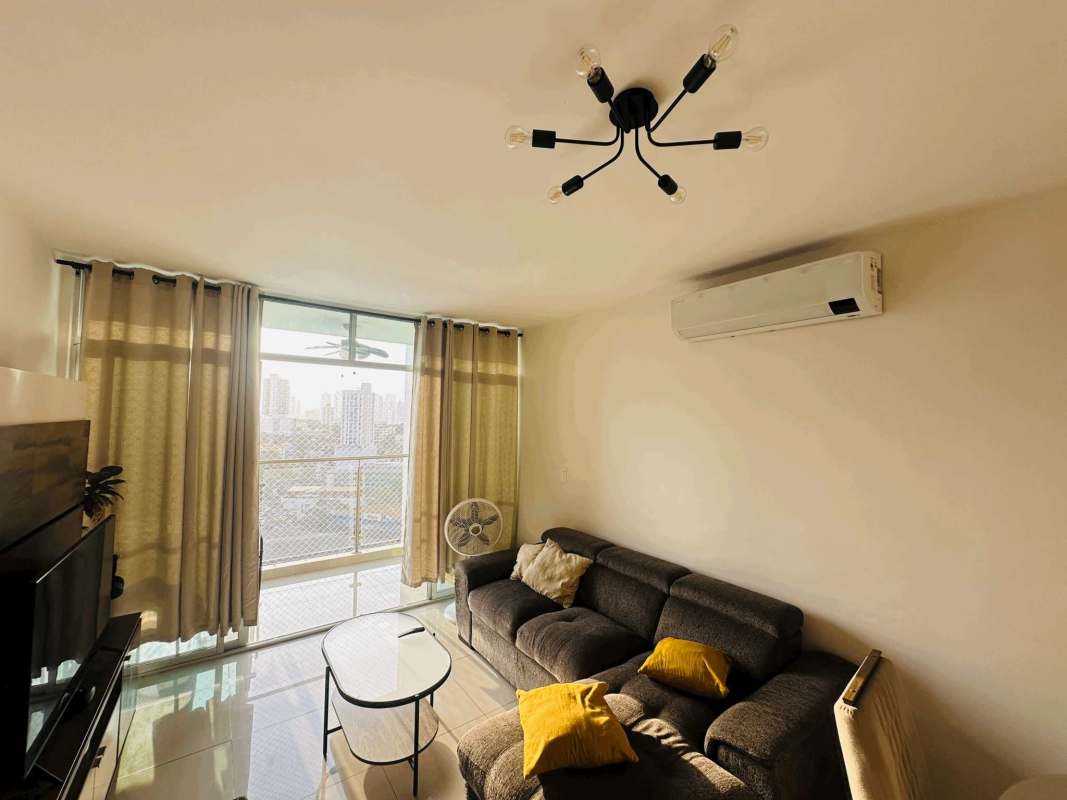 Bedroom with split AC, large window, closet in PH Torre Delta Panama City