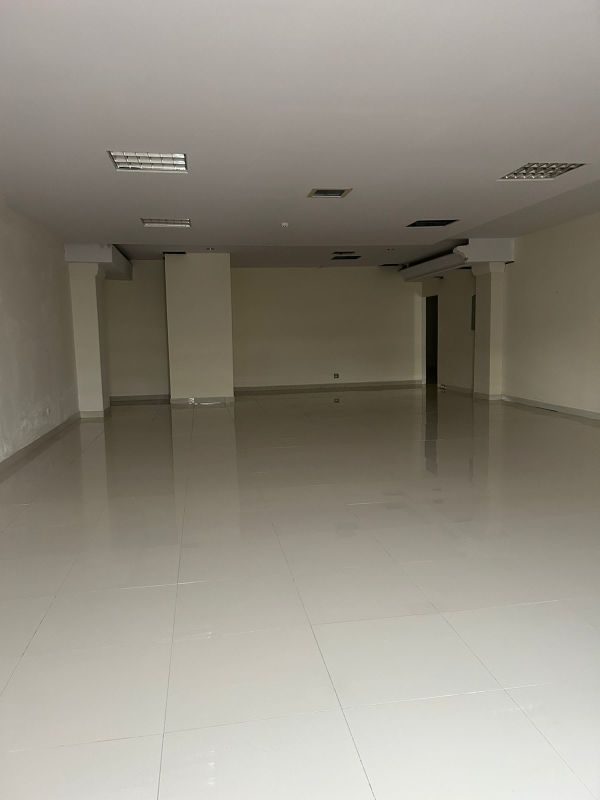 Exterior of Plaza Garbo with retail shops and parking in Panama City