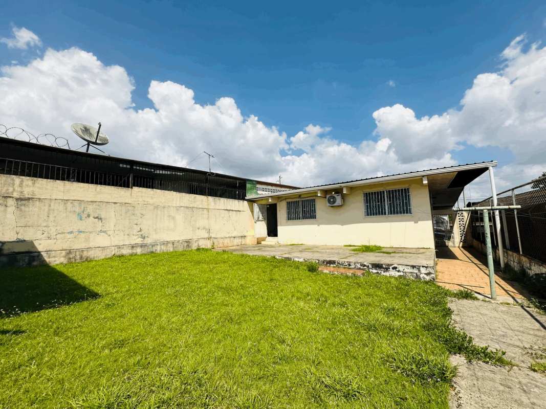 Spacious 3BR House with Yard & Terrace in Juan Diaz in Panama - View 4