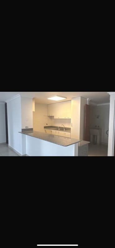 Modern bathroom with shower and tile finishes in PH Central Park Panama City