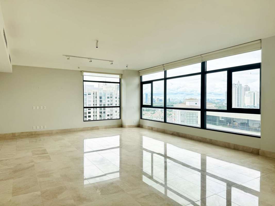 Bright dining and living room with golf views floor-to-ceiling windows The Reserve Panama City