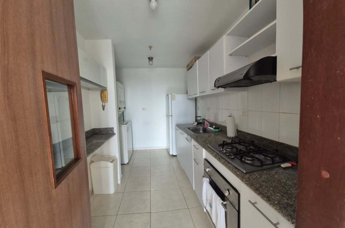 Secondary bedroom with large window and closet Altavista Towers Altos de Panama