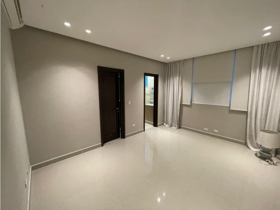 Spacious bedroom with neutral decor, built-in closets, AC PH Aventura Tower Panama