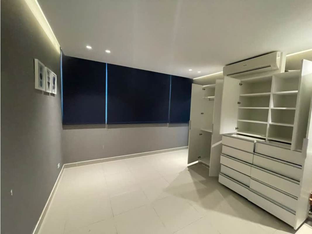 Empty bedroom with built-in wardrobe, AC, neutral tones in Aventura Tower Punta Paitilla Panama