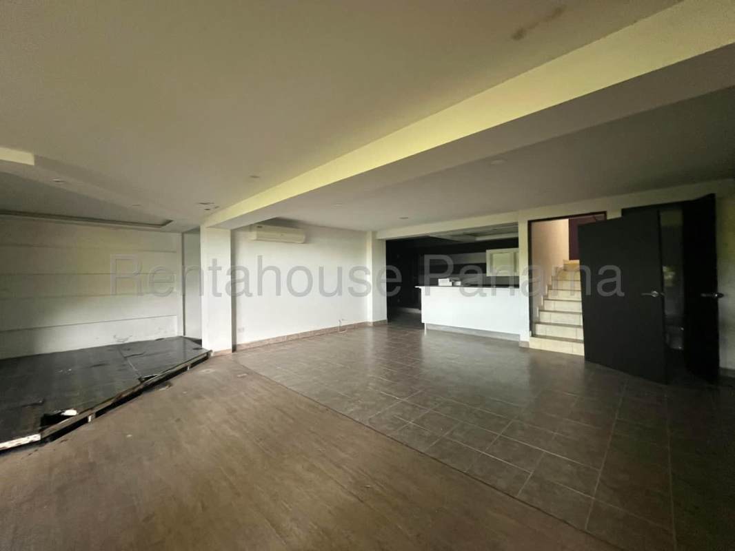Living room with tile floor, split AC, stage area Limajo Panama City