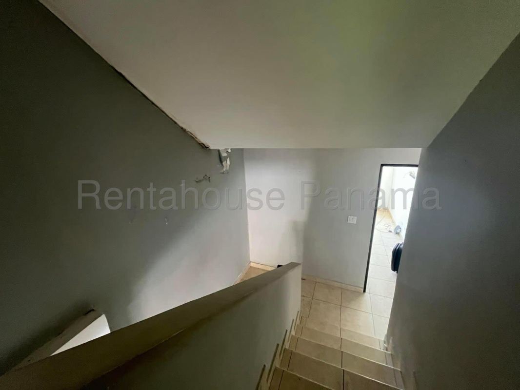 Bedroom with AC, fan, tiled floor, large window Limajo Altos de Panamá Panama