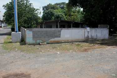 Simple construction with concrete walls on commercial land parcel near Metro Arraiján Panama