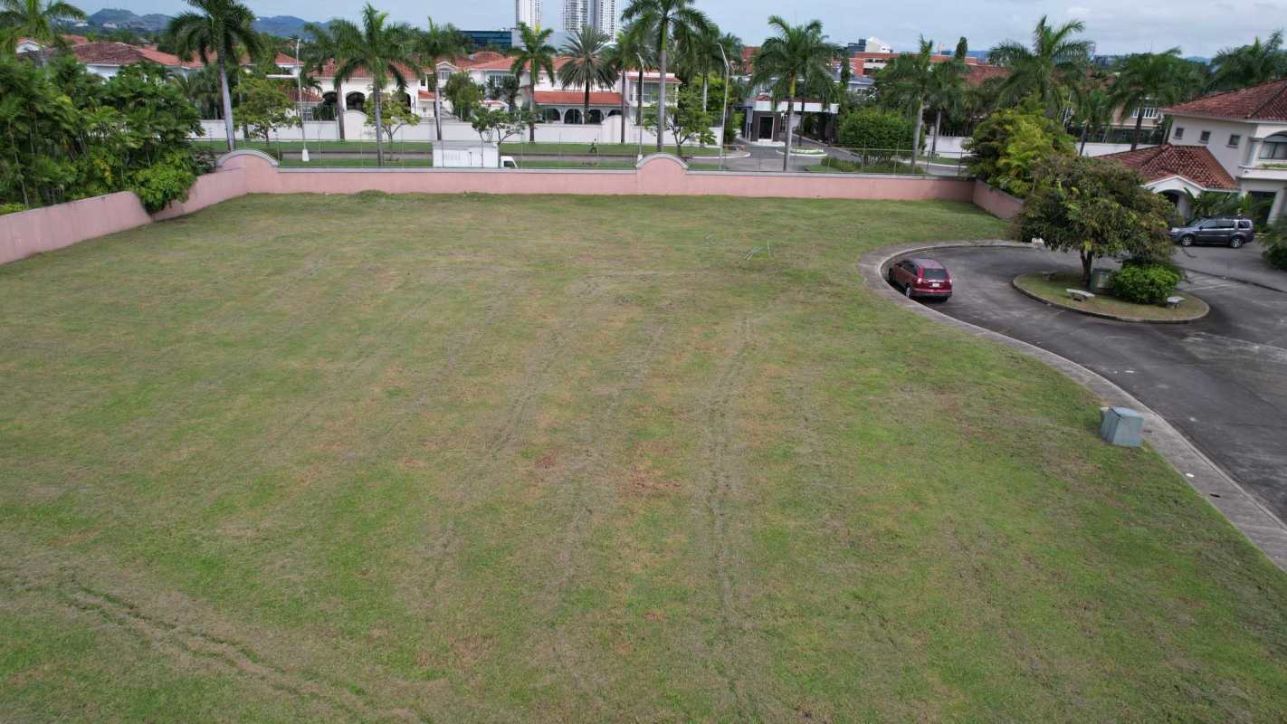 Vacant residential lot enclosed by white wall in Magnolias Costa del Este gated community Panama City