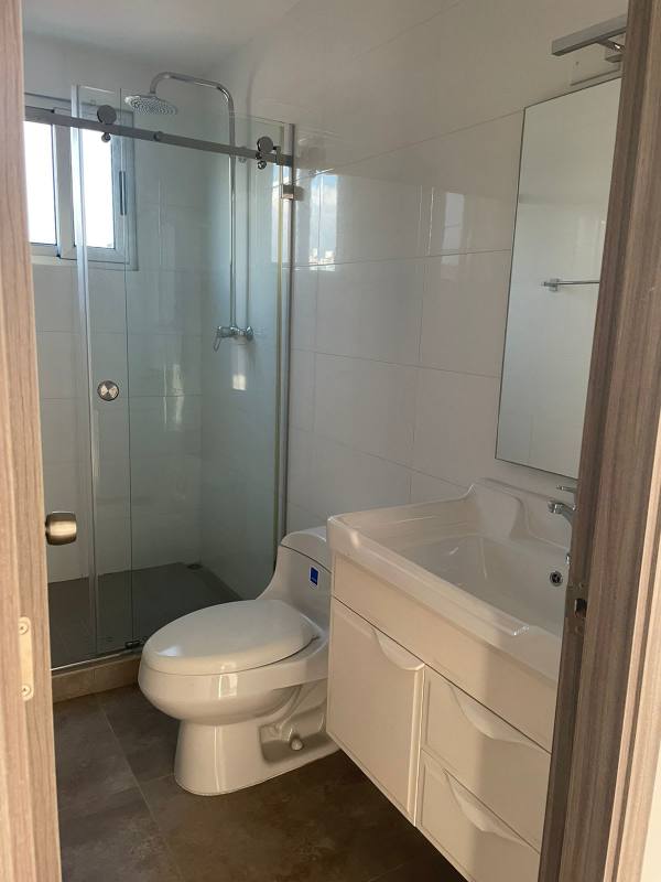 Bright modern bedroom with built-in wardrobe PH Arsema Betania Panama