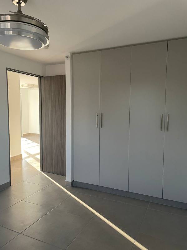 Bathroom with glass shower, sink vanity, tiled floor PH Arsema Betania Panama