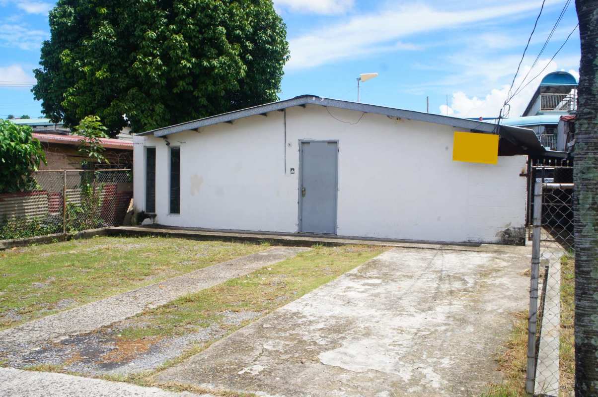 Front fence and gated driveway commercial use Betania Panama