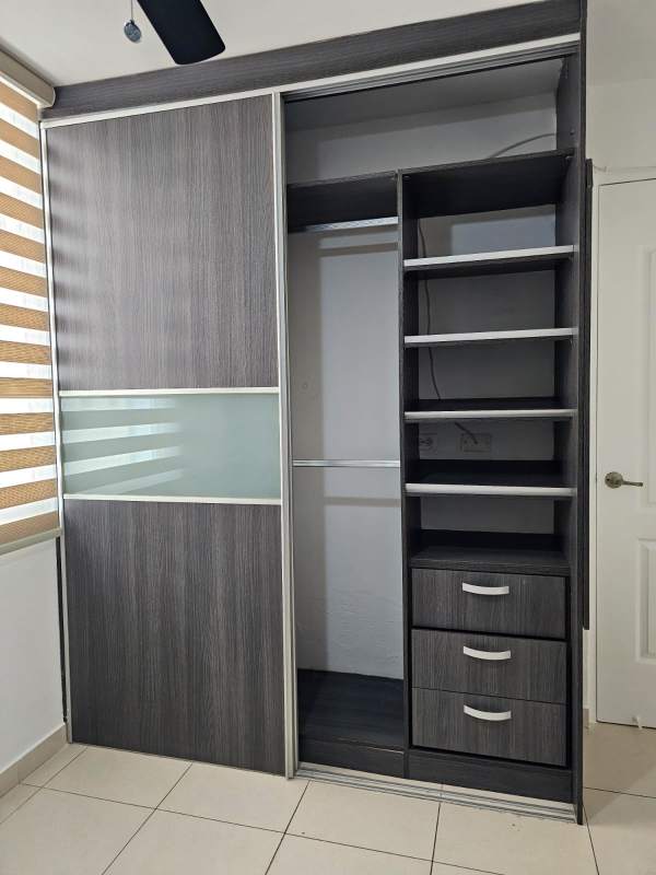 Built-in wardrobe with shelves Punta Pacifica PH Royal Pacific Panama