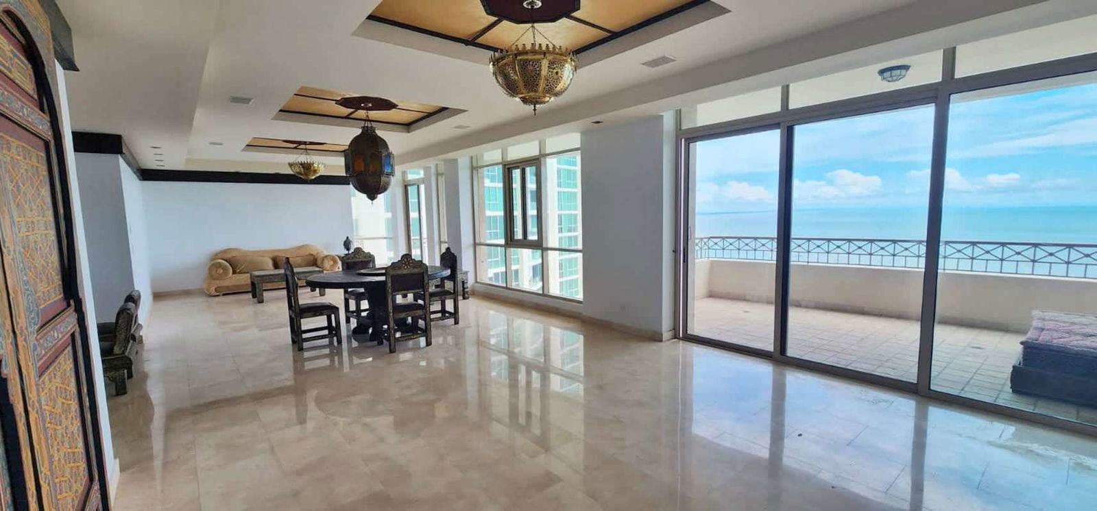 Secondary bedroom city views built-in closet PH Pacific Point Punta Pacífica Panama