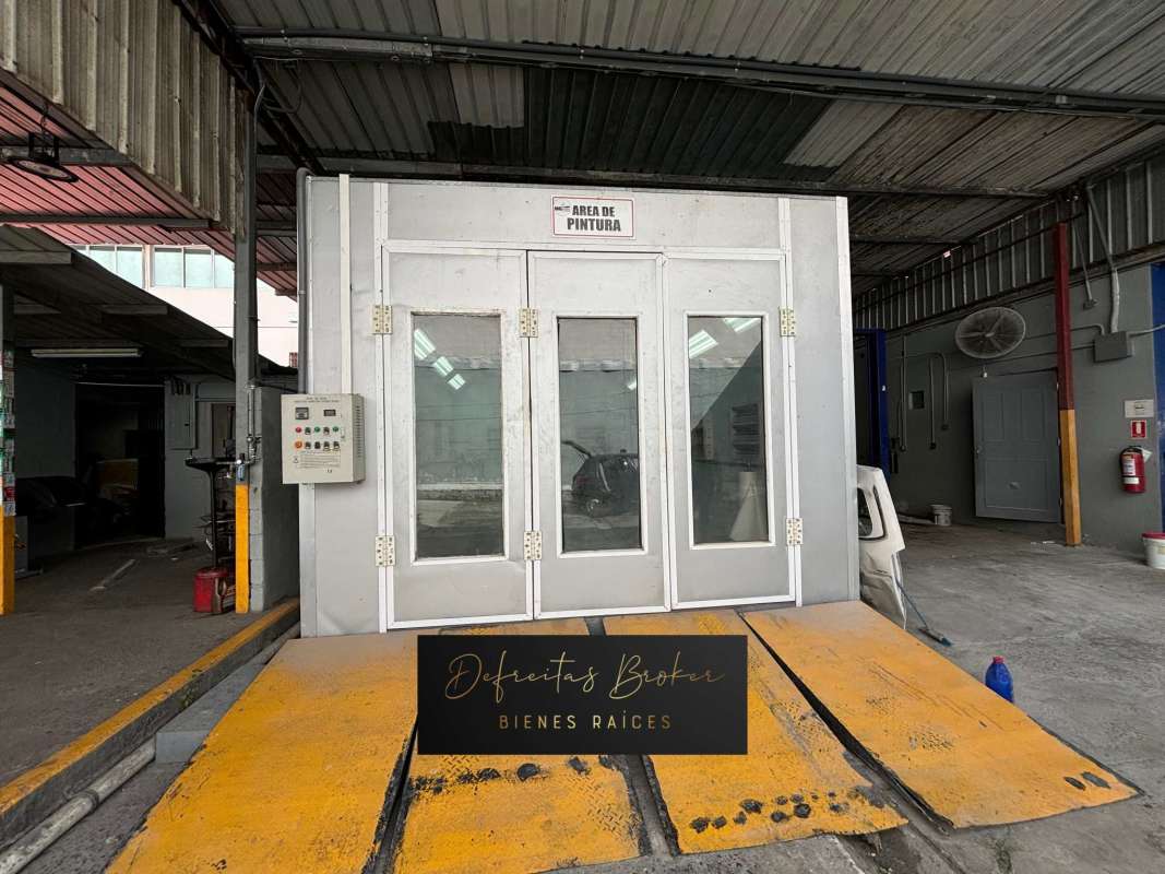 Auto service spray booth with infrared drying system in commercial building Panama City