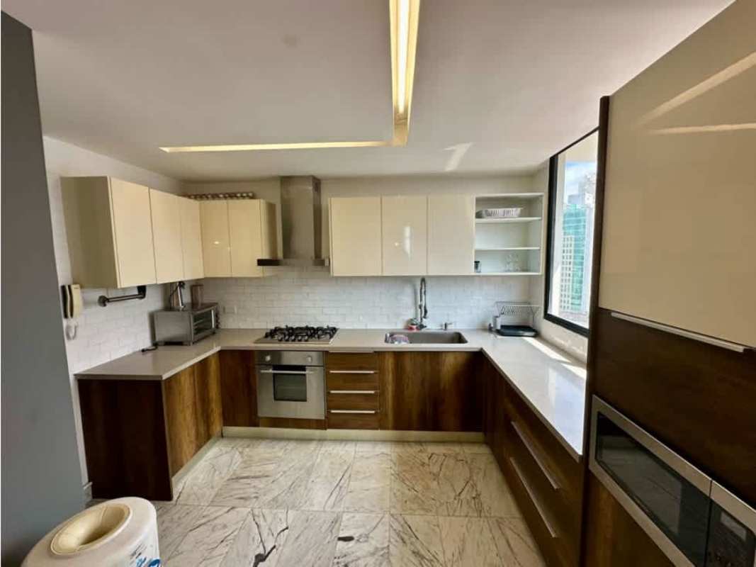 Bathroom with ceramic tiles and walk-in shower PH Campo Alegre Bella Vista