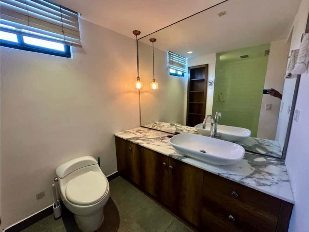 Second bedroom with closet and window in PH Campo Alegre Bella Vista Panama