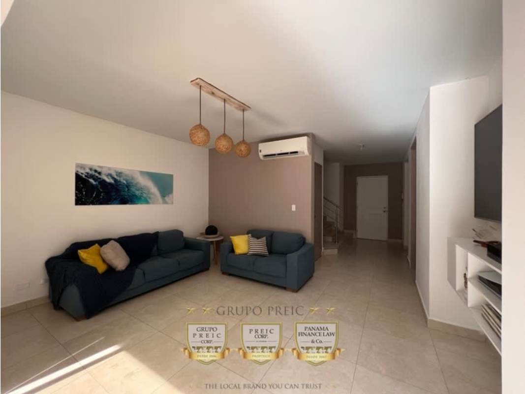 Remodeled 3BR Duplex with Garden in Reserva de Versalles