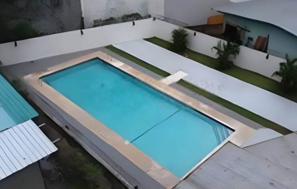 Modern lobby with glass doors at PH Splendor near Via España Panama