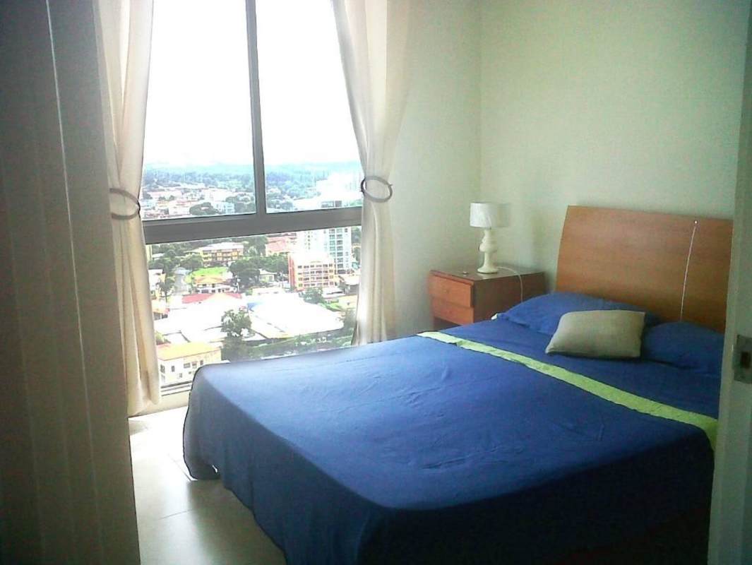 Outdoor swimming pool with sundeck at PH Splendor Carrasquilla Panama