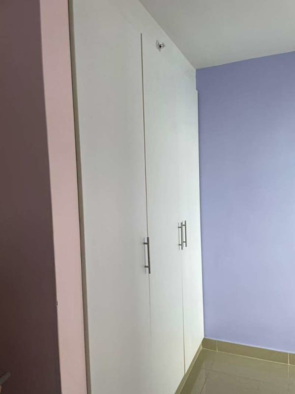 Modern master bedroom with built-in wardrobe PH San Francisco Bay Panama