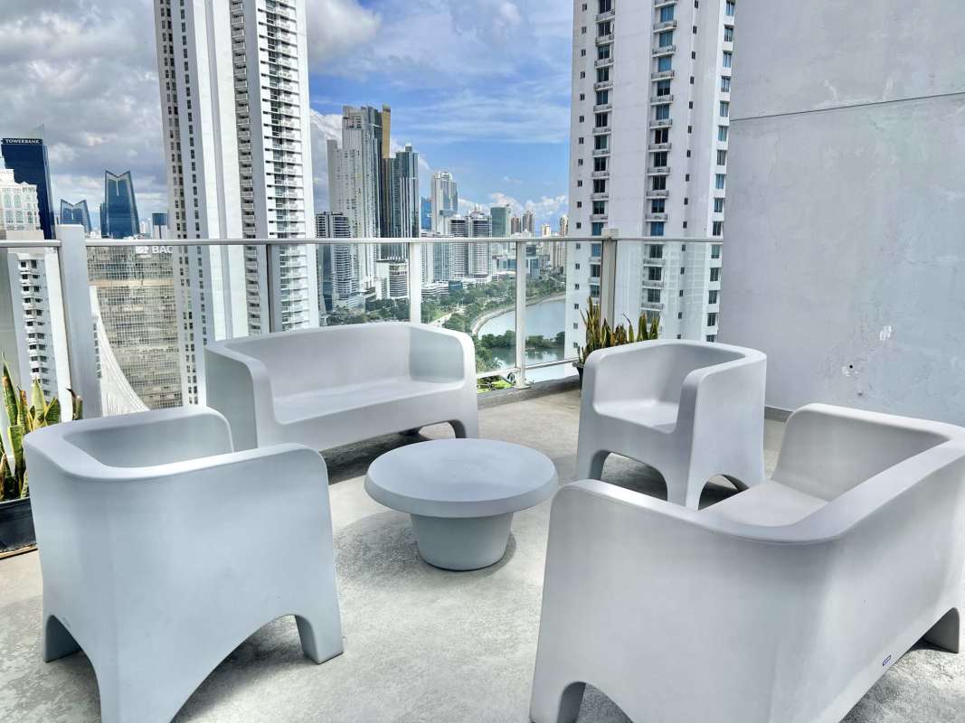 Ocean View 2BR Apartment at PH Vista Balboa Avenida Balboa