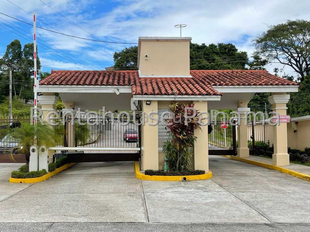 Kitchen with granite countertops and modern cabinets in Villa Tivoli Panama