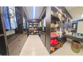 Modern master bedroom with ensuite bath and balcony PH Explora Panama Pacifico