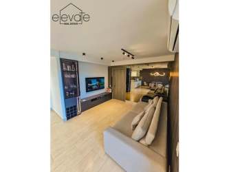 Custom walk-in closet with built-in shelves and vanity PH Explora Panama Pacifico