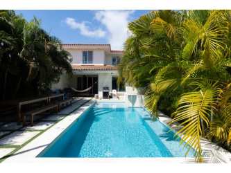 Contemporary living room and dining area in duplex with modern finishes Casamar Panama