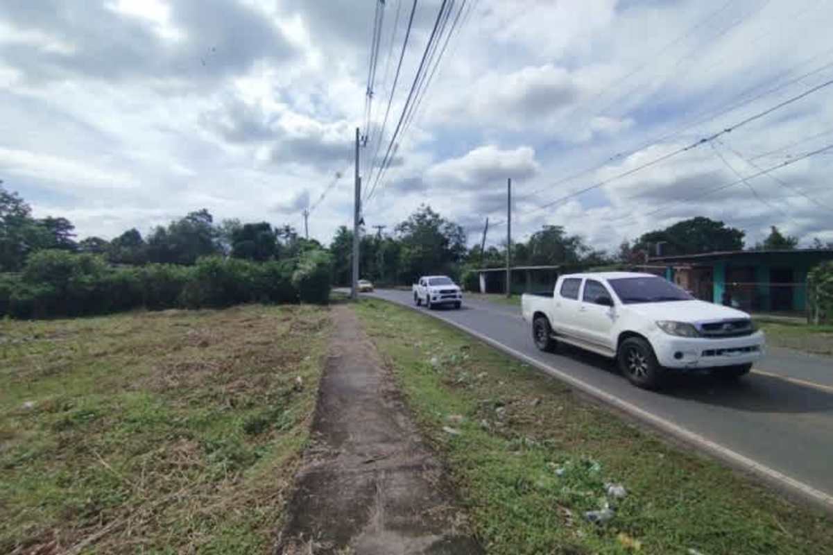 Flat corner lot suitable for commercial building in Panama City Pedregal area