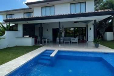 Glass shower modern vanity in bathroom Laguna Townhomes Buenaventura Coclé Panama